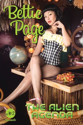 Bettie Page: Alien Agenda #2 - Cosplay Photo Variant