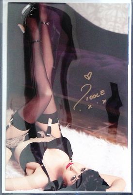 Bettie Page #1 - Riki &quot;Riddle&quot; LeCotey Cosplay Virgin Exclusive (SIGNED)