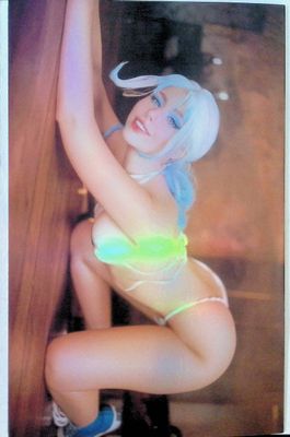 The Pit: Cosplay Gallery Claire &amp; Izzy - Virgin Foil Exclusive
