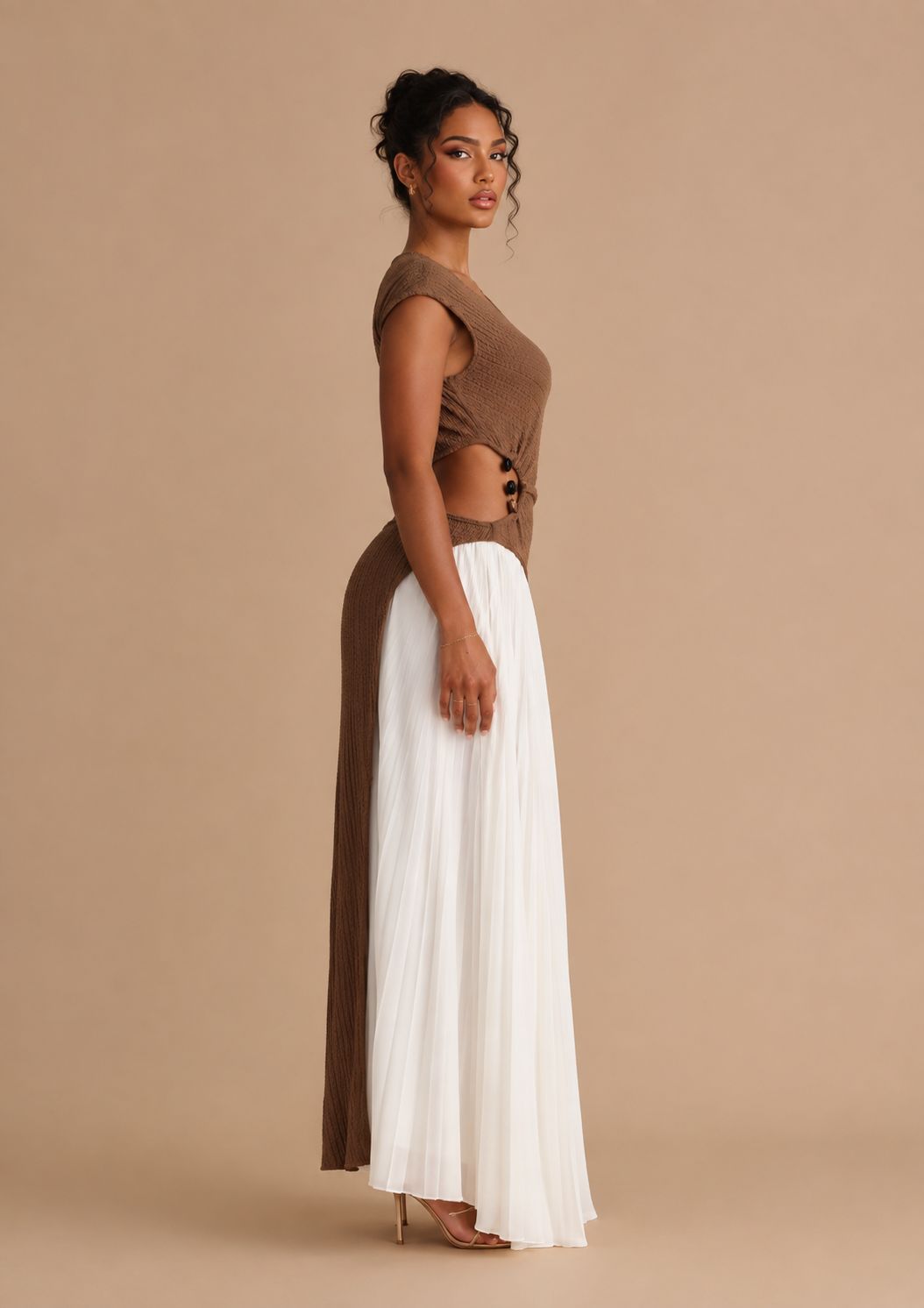 MOCHA PLEATS – ROBE LONGUE MARRON &amp; BLANCHE