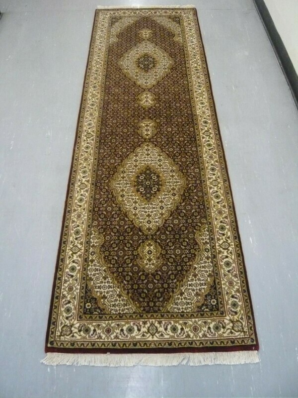 Fine Indian Runner 8' (Silk Highlights) Fine Indian Runner 8' (Silk Highlights)