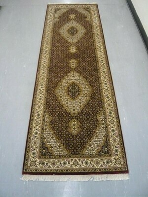 Fine Indian Runner 8' (Silk Highlights) Fine Indian Runner 8' (Silk Highlights)