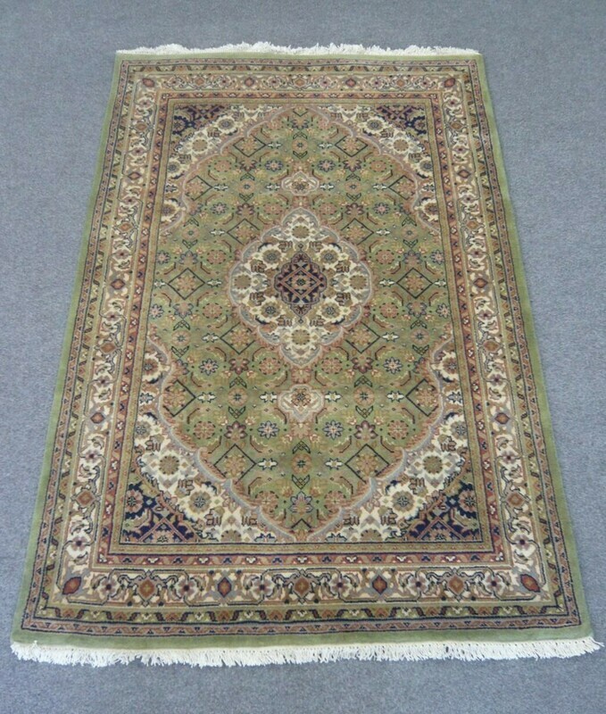 Indian Chakhari Rug Green/Cream Indian Chakhari Rug Green/Cream