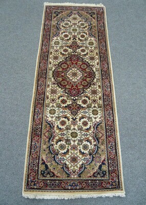 Indian Chakhari Runner Cream/Red Indian Chakhari Runner Cream/Red