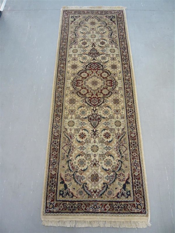 Indian Chakhari Runner 6' Cream/Red Indian Chakhari Runner 6' Cream/Red