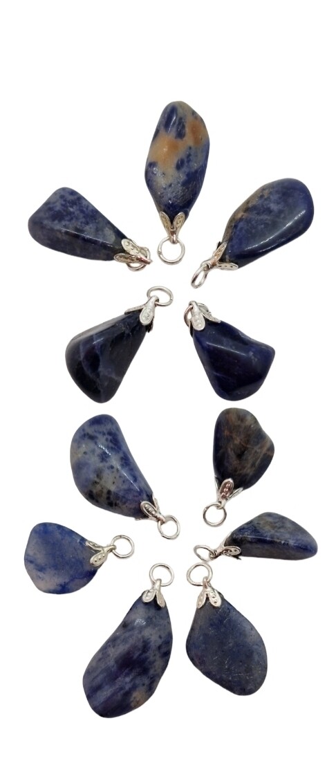 Sodaliet hanger.