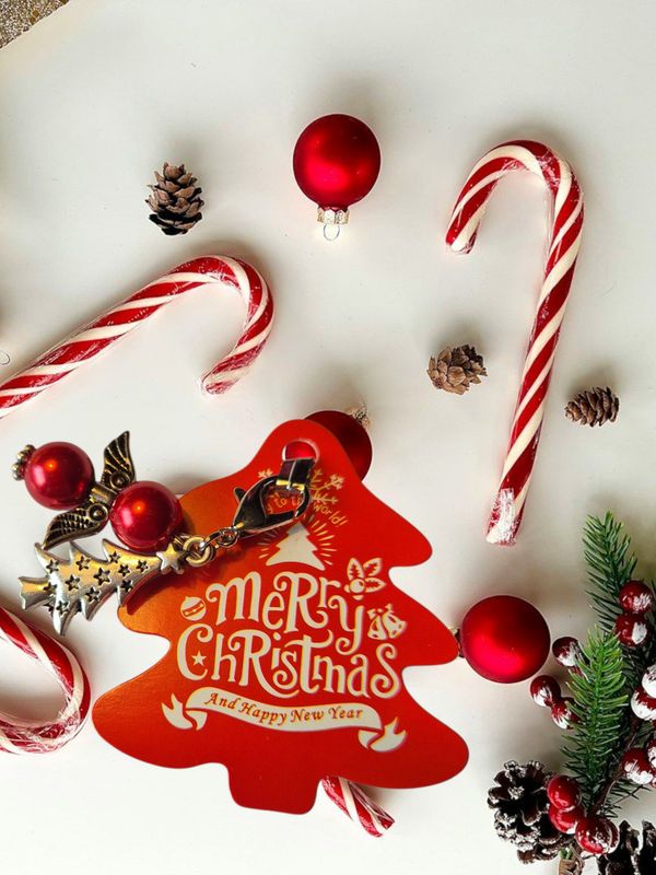 Kerst cadeau label rood - bedeltje. Kerst cadeau label rood - bedeltje.