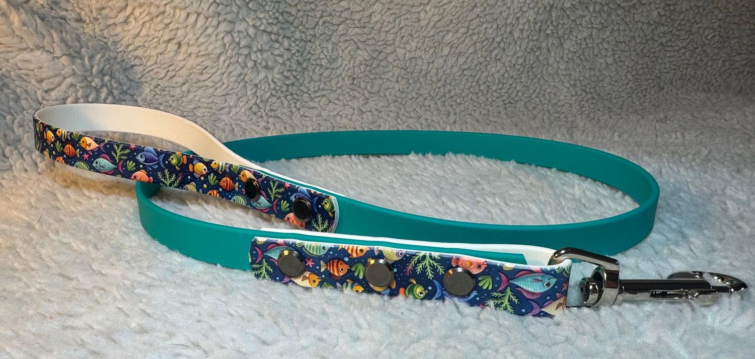 3 ft Happy Fish on Teal Accented Lead