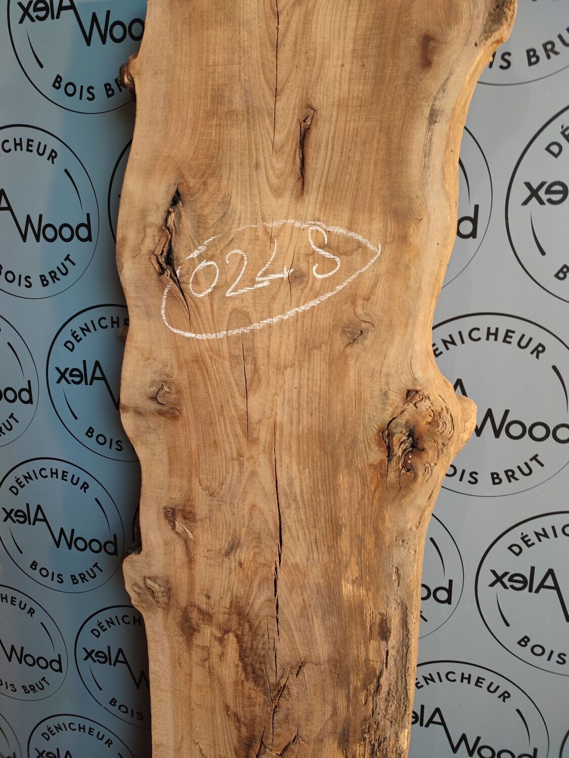 Plateaux de bois brut et résine époxy bois | Meilleure Découpe Laser