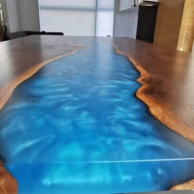 Table rivière bois et résine époxy