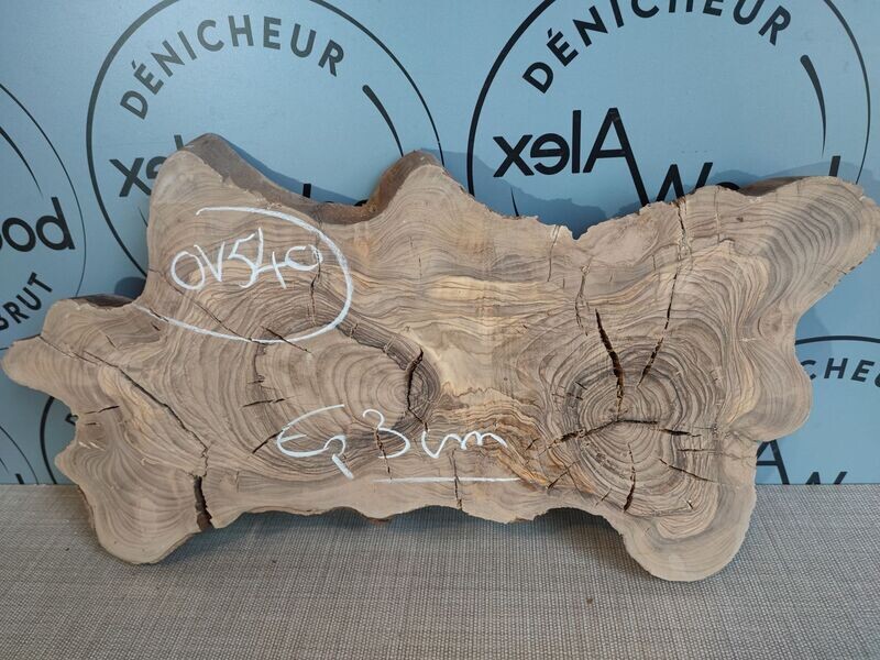 Plateau bois d'olivier idéal planche de présentation
