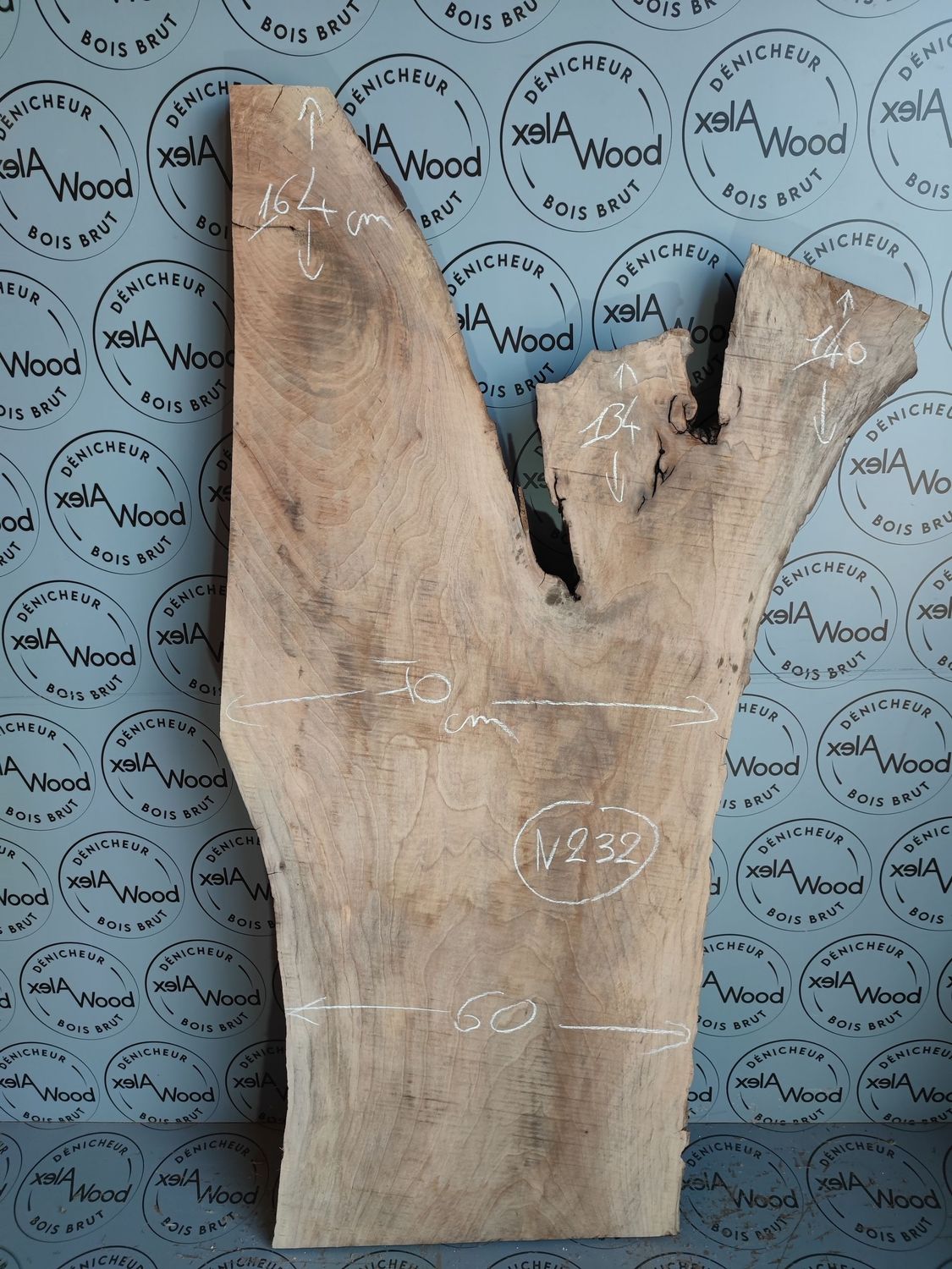 Bois brut Plateau fourche de noyer - N232
