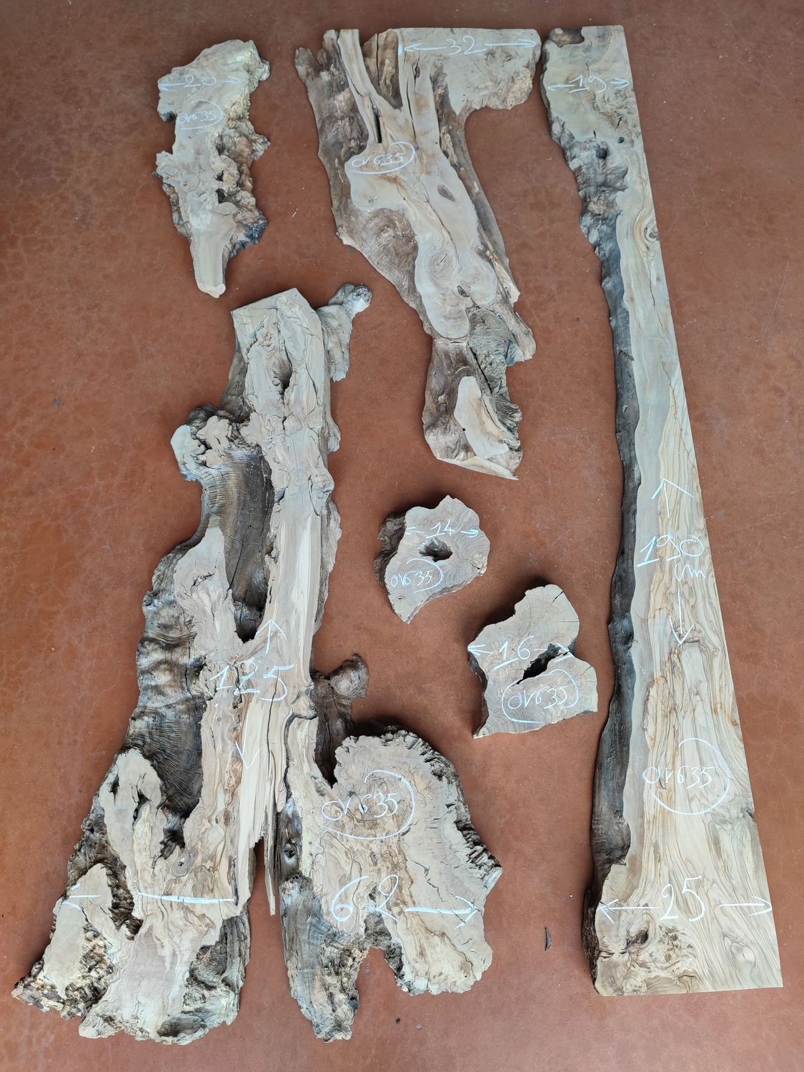 Plateaux bois d'olivier pour table résine époxy