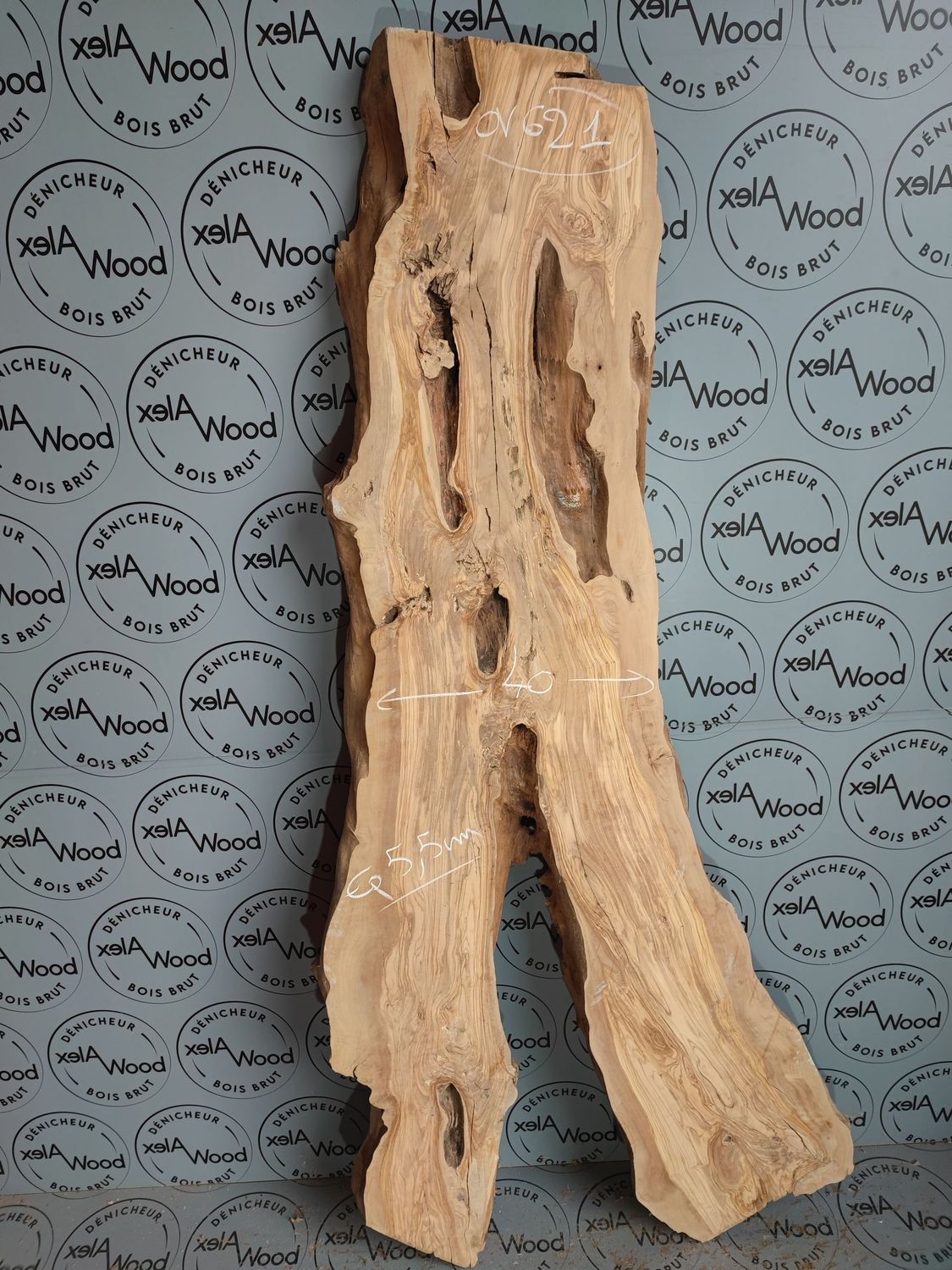 Plateau planche bois d'olivier idéal création bois et résine époxy
