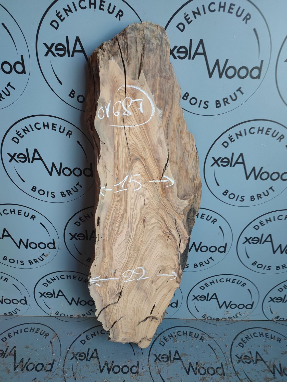 Plateau bois d'olivier live edge - OV687
