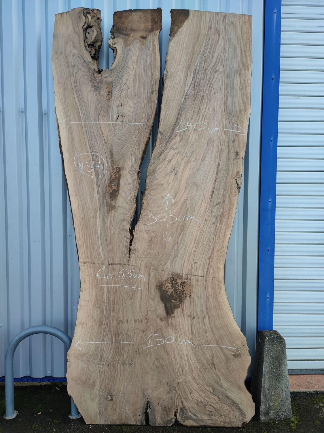 Plateau de noyer bois brut bords naturels idéal table résine époxy