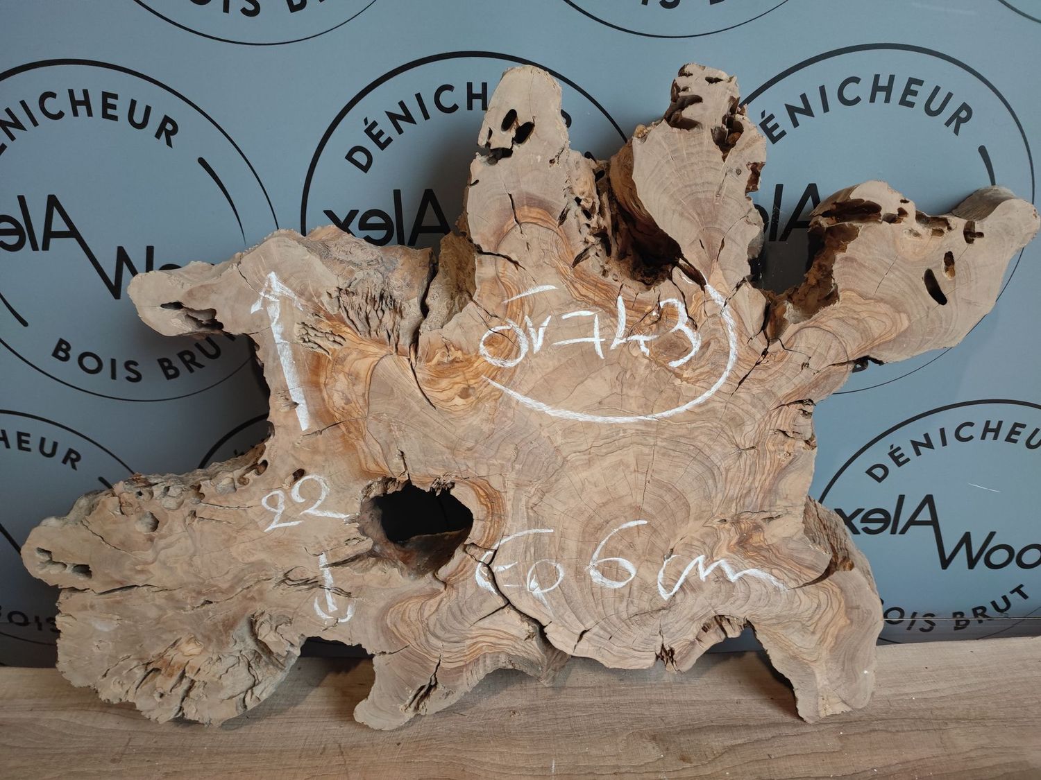 Plateau planche d'oliver bois brut idéal résine époxy