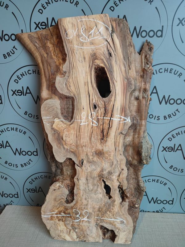 Formes originales pour ce plateau bois d'olivier - OV811