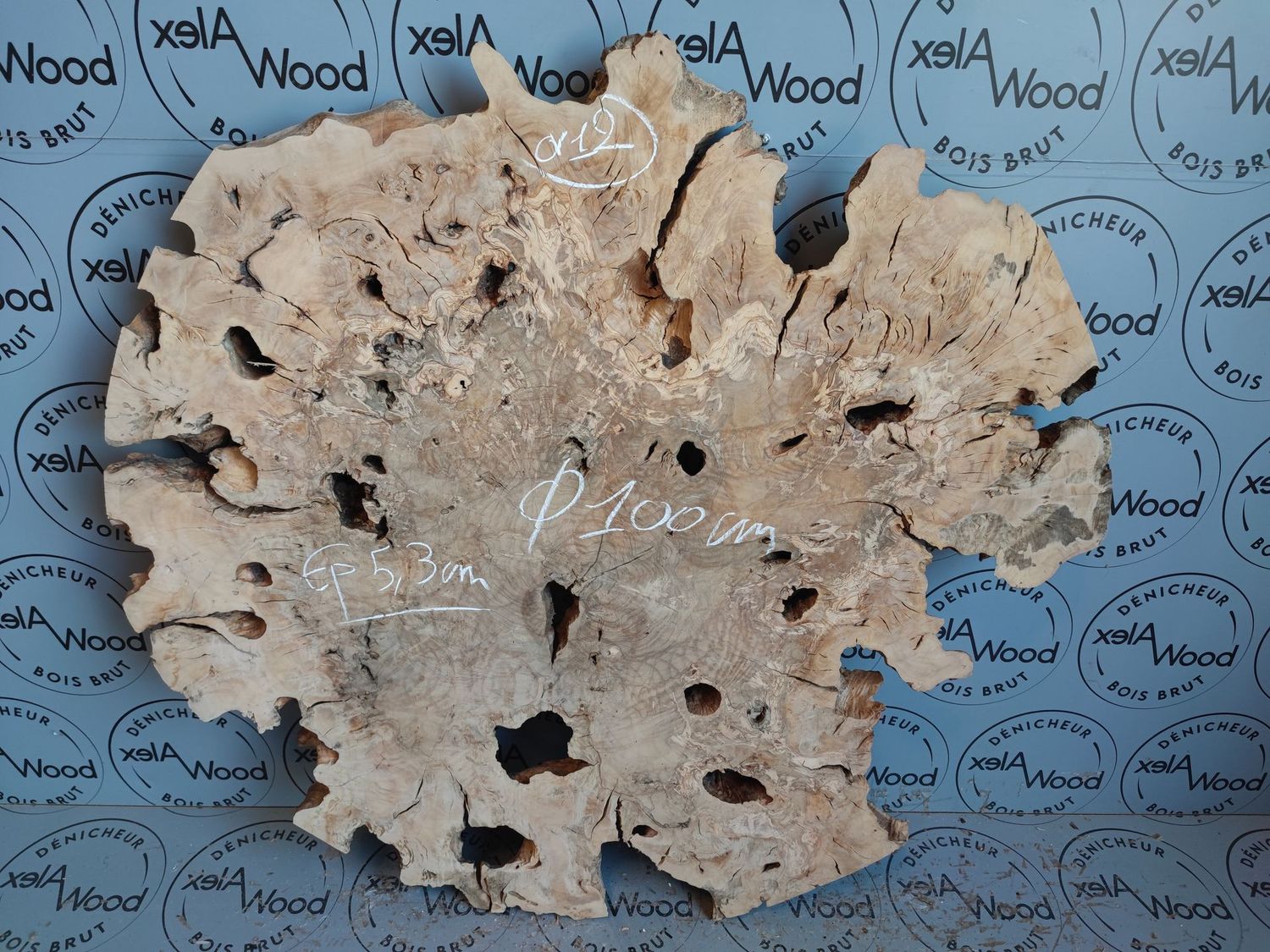 ​Créez votre propre table en bois et résine époxy - OV12