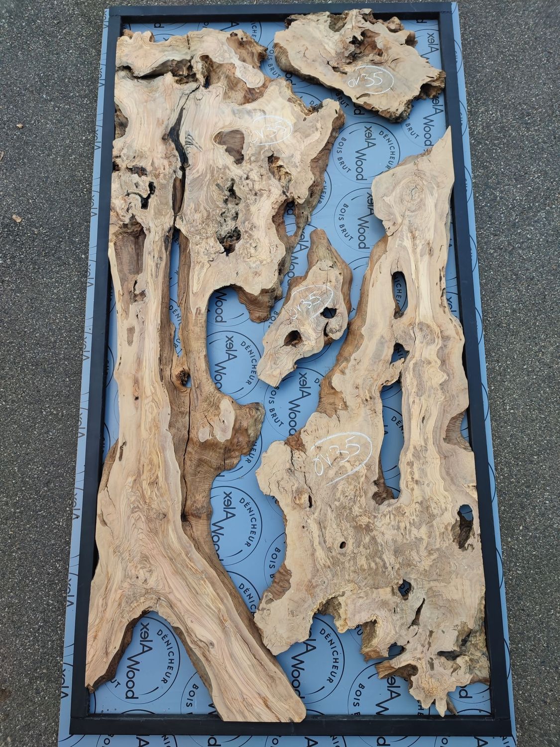 KITOV35 – 4 plateaux d’olivier + 34L résine spéciale bois