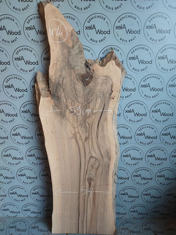 Plateau en noyer massif – Forme naturelle et veinage prononcé – Pièce unique NY4 Plateau en noyer massif – Forme naturelle et veinage prononcé – Pièce unique NY4