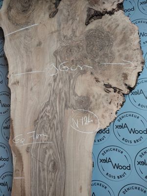 Plateau en noyer massif avec loupe– Édition unique pour résine époxy