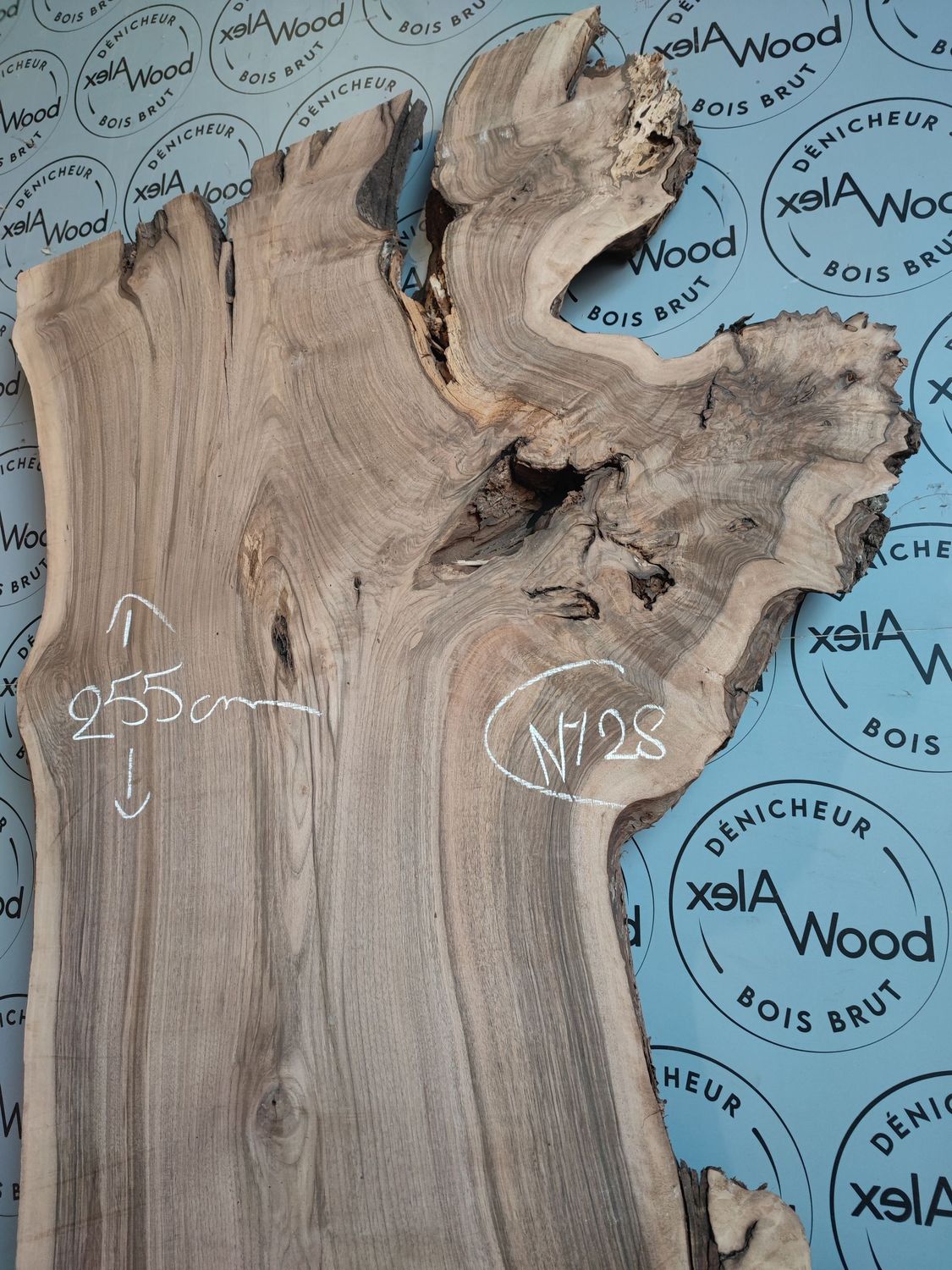 Plateau en noyer massif  – Bois noble pour résine époxy