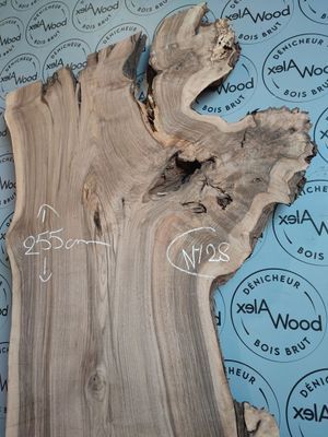 Plateau en noyer massif  – Bois noble pour résine époxy Plateau en noyer massif  – Bois noble pour résine époxy