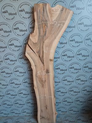 Superbe plateau en noyer massif déjà raboté, idéal pour vos projets créatifs