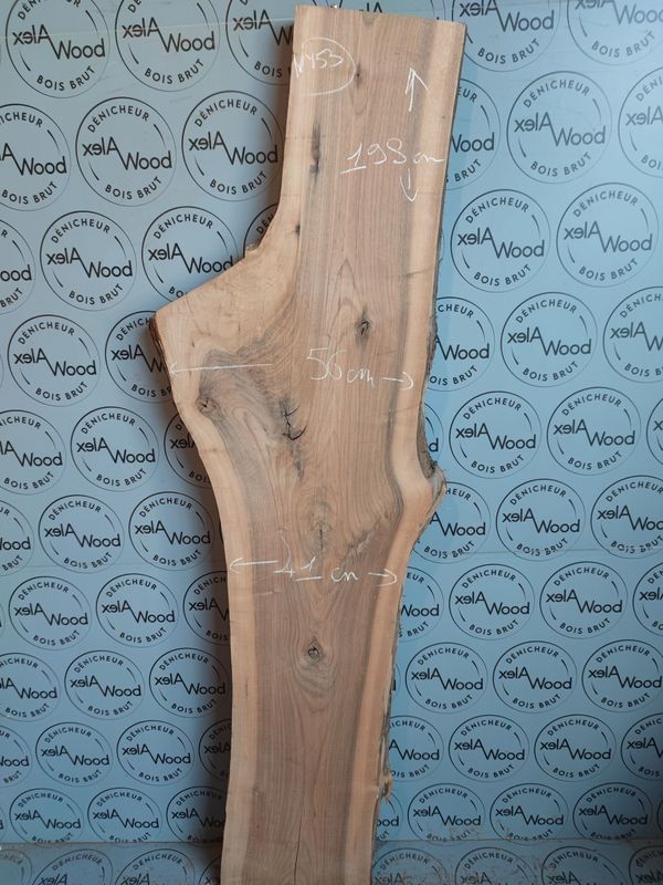 Plateau en noyer massif raboté — pièce unique pour créations haut de gamme Plateau en noyer massif raboté — pièce unique pour créations haut de gamme