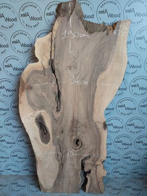 Plateau en noyer massif raboté — un support noble pour vos projets sur mesure Plateau en noyer massif raboté — un support noble pour vos projets sur mesure