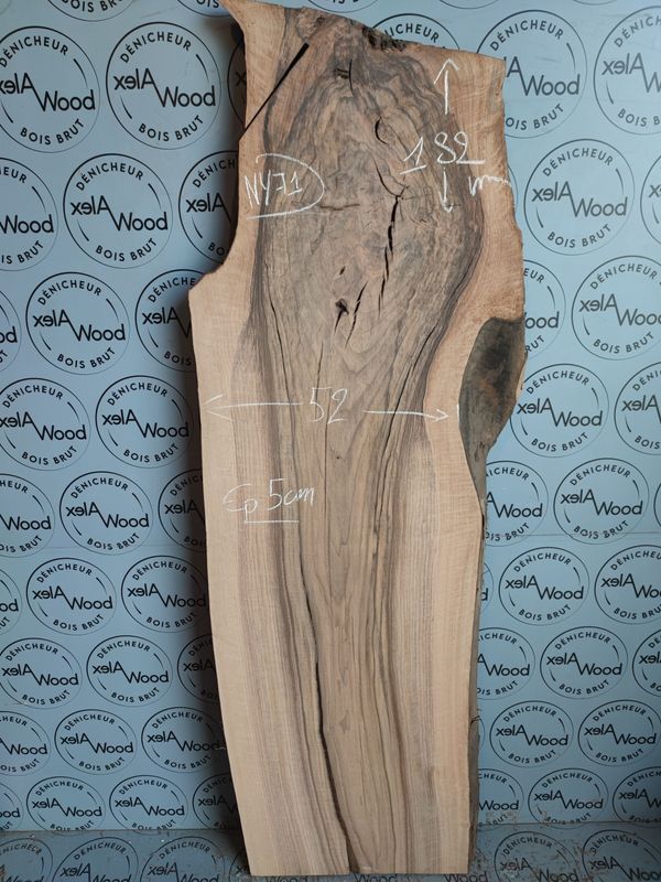 ​Plateau en noyer massif raboté — élégance naturelle pour vos projets créatifs