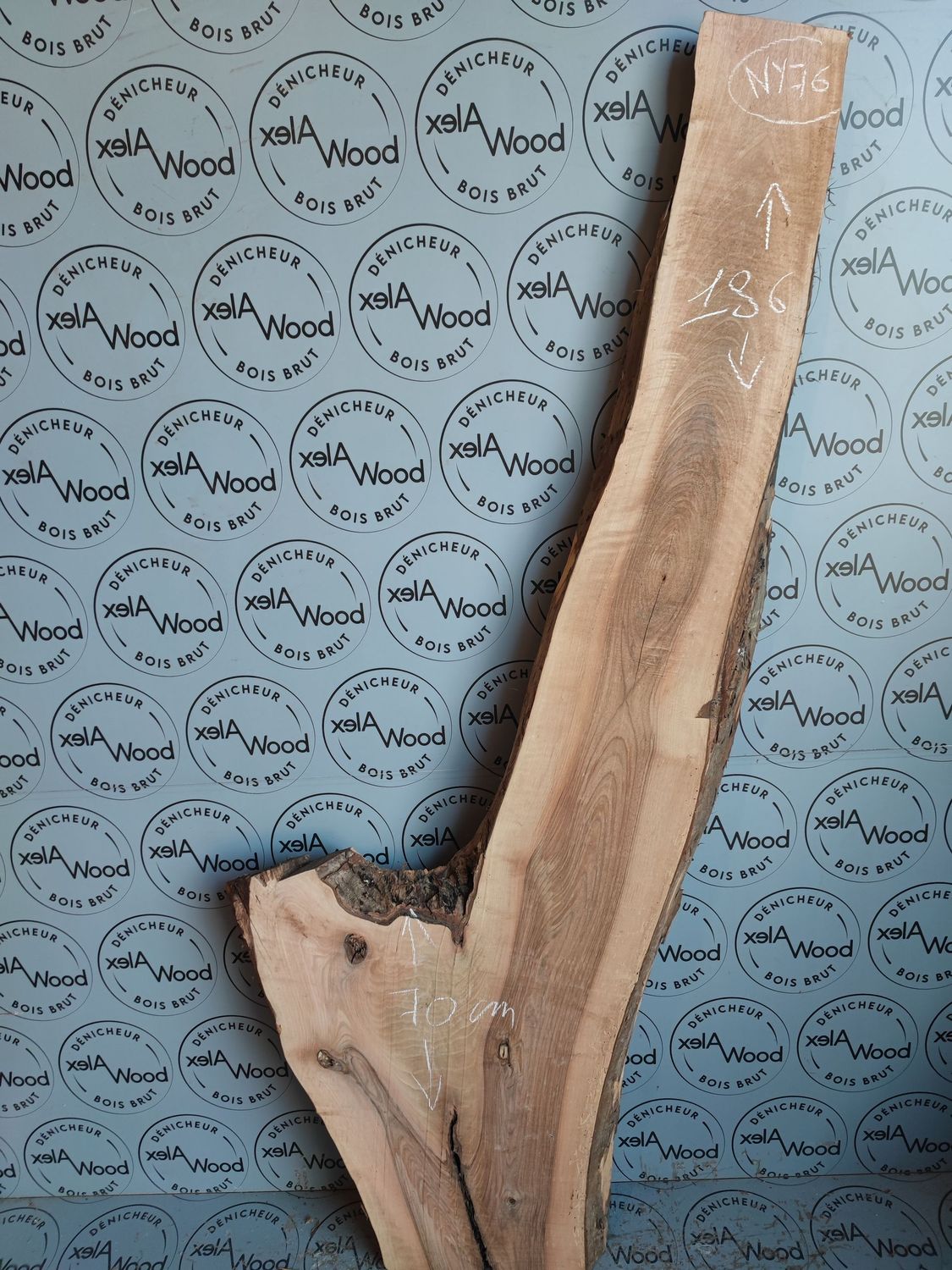 ​Plateau en noyer massif raboté — base idéale pour vos projets DIY