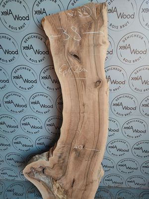 Plateau en noyer massif raboté — parfait pour vos créations artisanales Plateau en noyer massif raboté — parfait pour vos créations artisanales