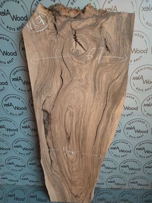 Plateau en noyer massif très coloré - Bois raboté Plateau en noyer massif très coloré - Bois raboté