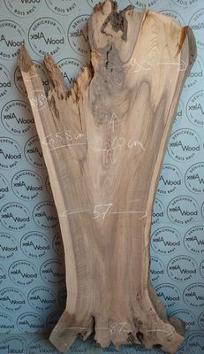 ​Plateau en noyer massif raboté — idéal pour vos projets sur mesure