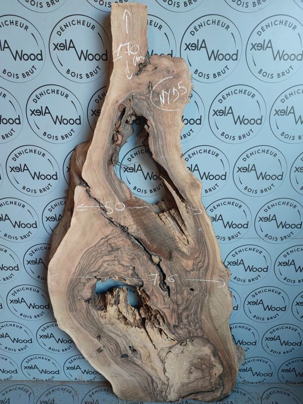 ​Plateau en noyer massif raboté — idéal pour vos projets créatifs