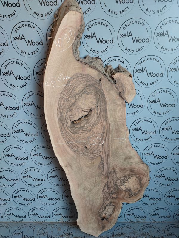 ​Plateau en noyer massif raboté — prêt pour vos projets créatifs