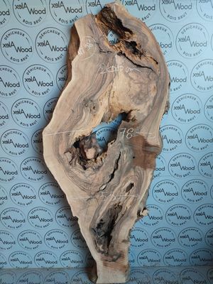 Plateau en noyer massif raboté — idéal pour vos créations en bois et résine Plateau en noyer massif raboté — idéal pour vos créations en bois et résine