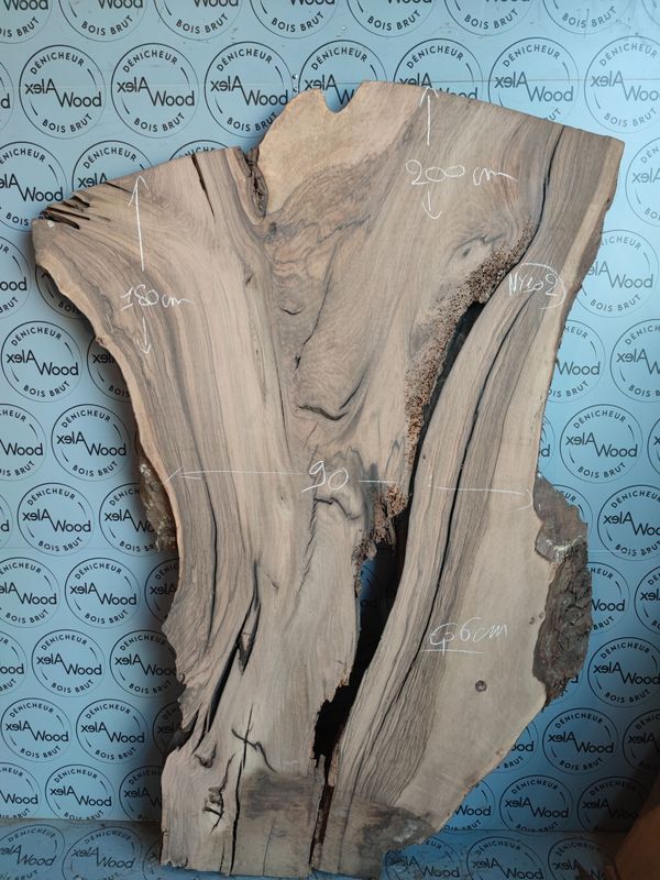 ​Plateau en noyer massif raboté — prêt pour vos créations sur mesure