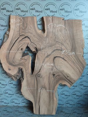 Plateau en noyer massif raboté — parfait pour vos créations artisanales Plateau en noyer massif raboté — parfait pour vos créations artisanales