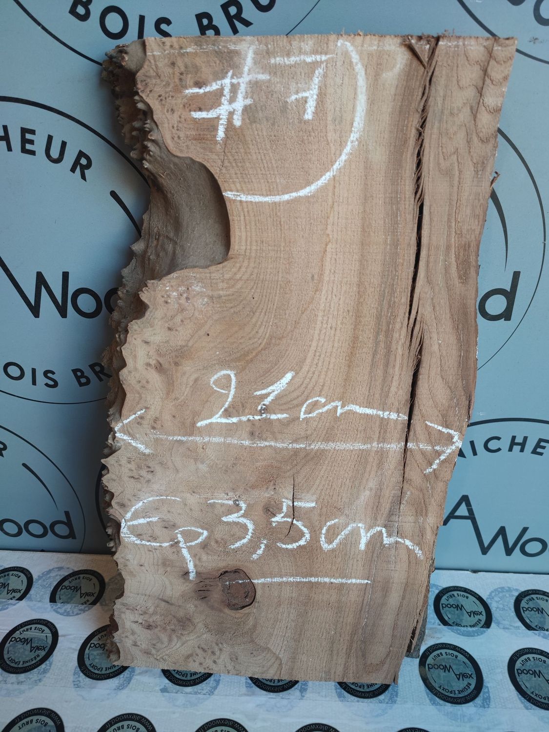 Planche loupe d’orme - Bois brut Planche loupe d’orme - Bois brut