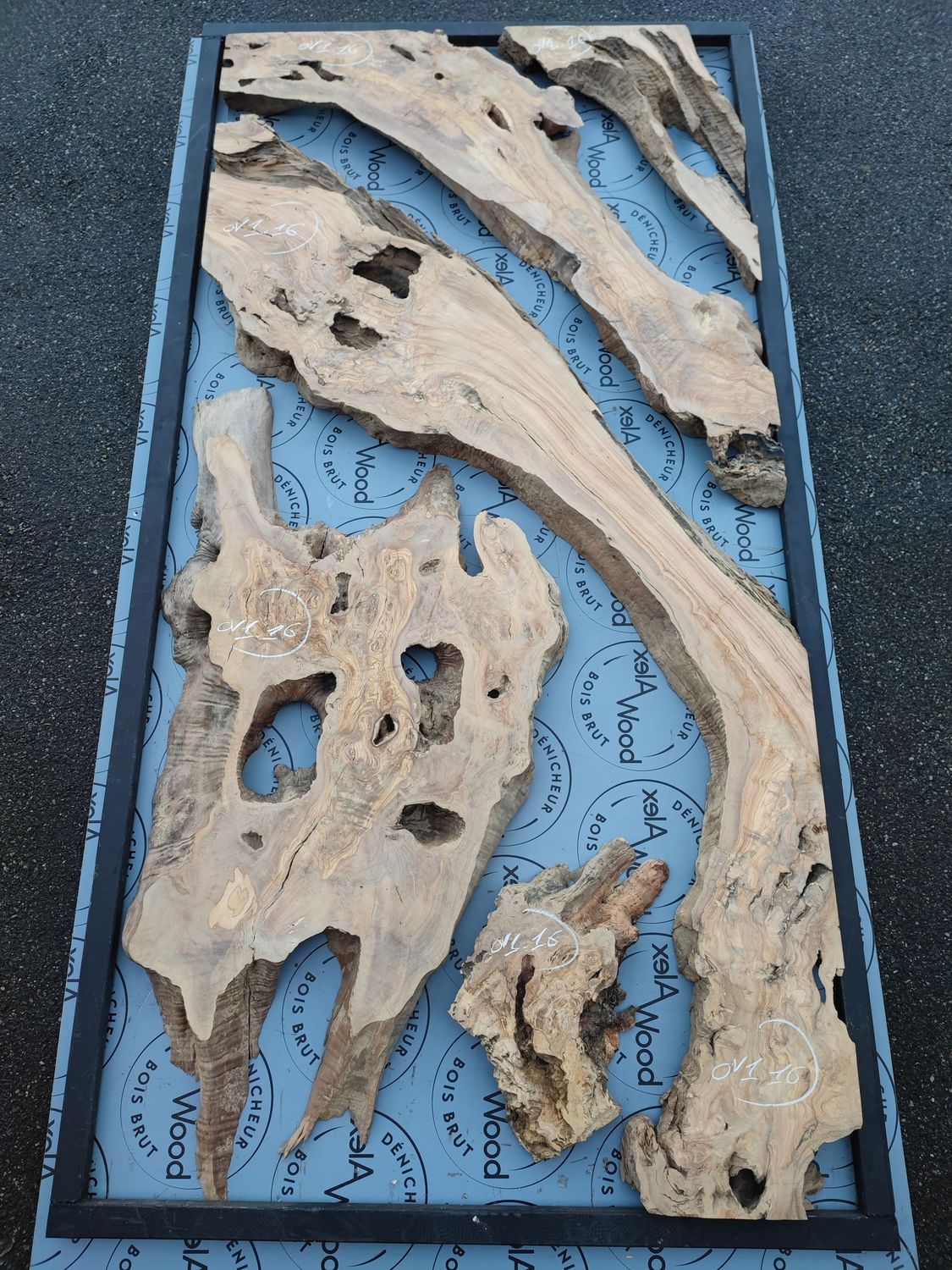 Kit table bois & résine époxy – Plateaux d’olivier pour table canyon