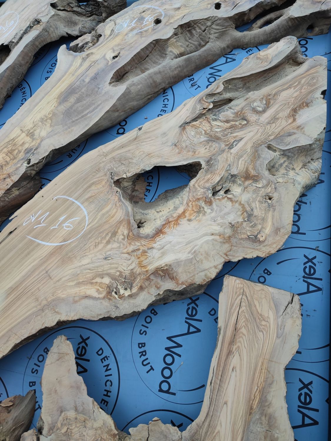 ​Lot de 5 plateaux en bois d’olivier pour table canyon