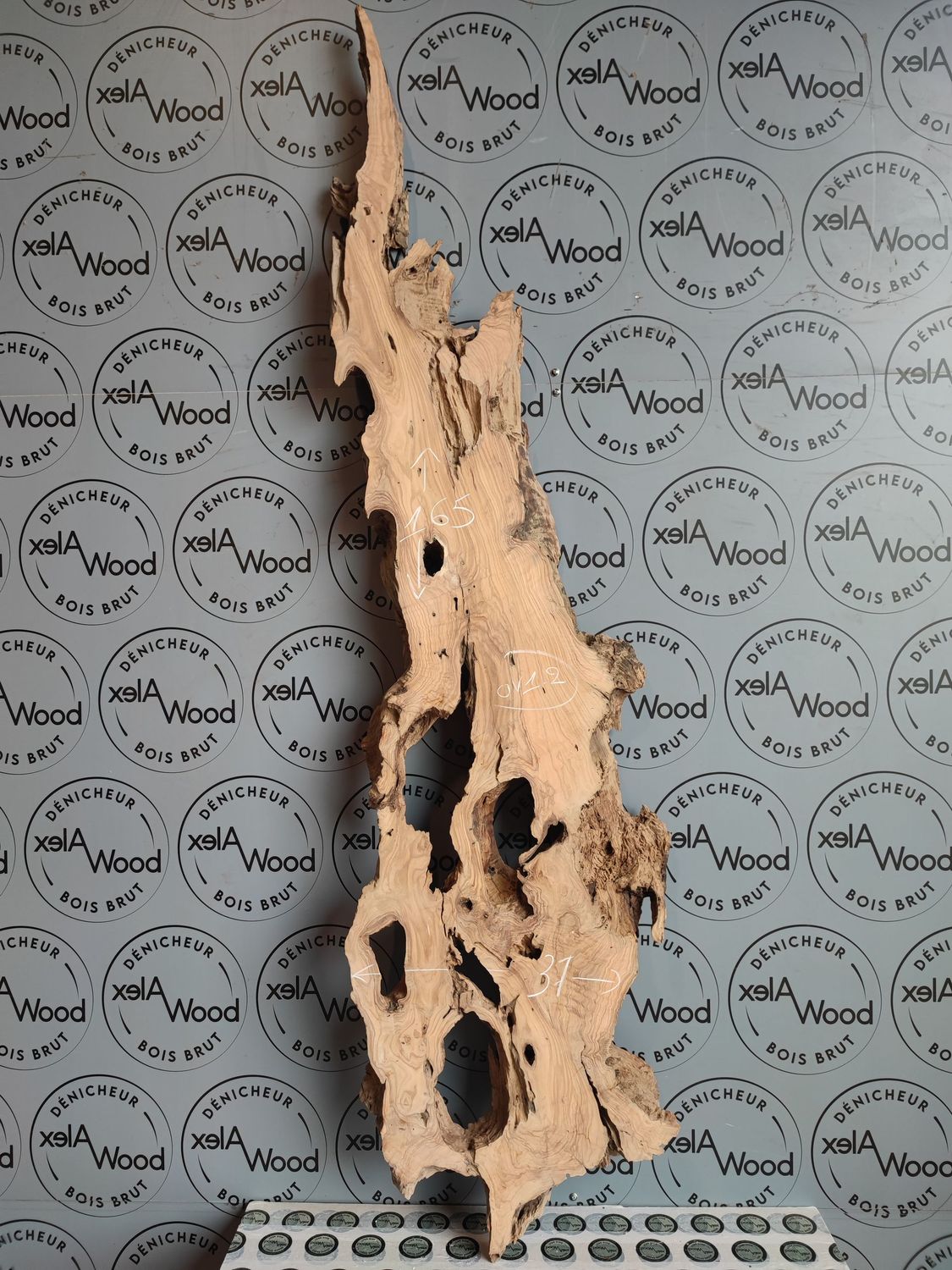 ​Plateau d’olivier naturel pour mobilier artisanal