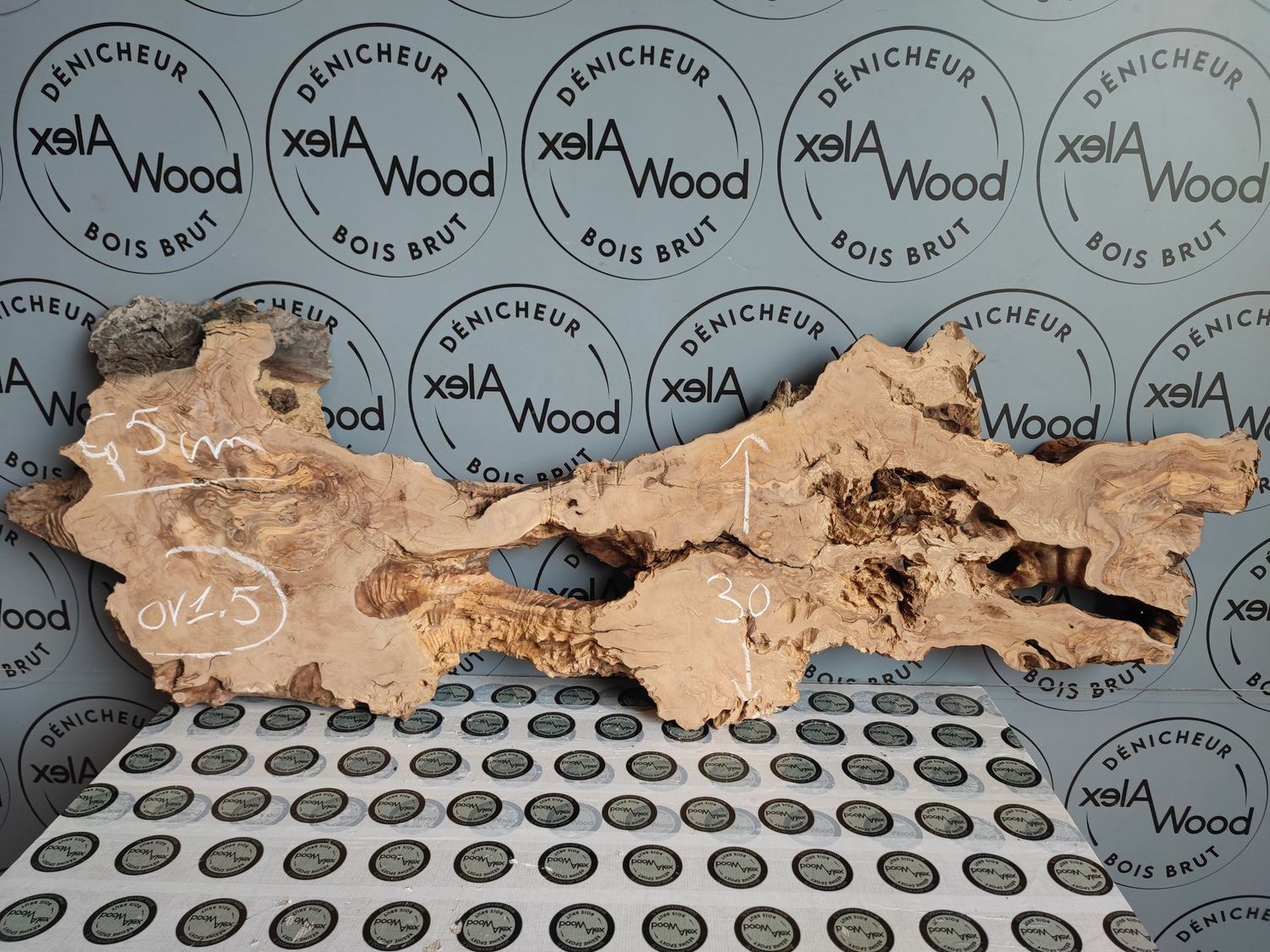 Plateau en bois d’olivier prêt pour résine époxy