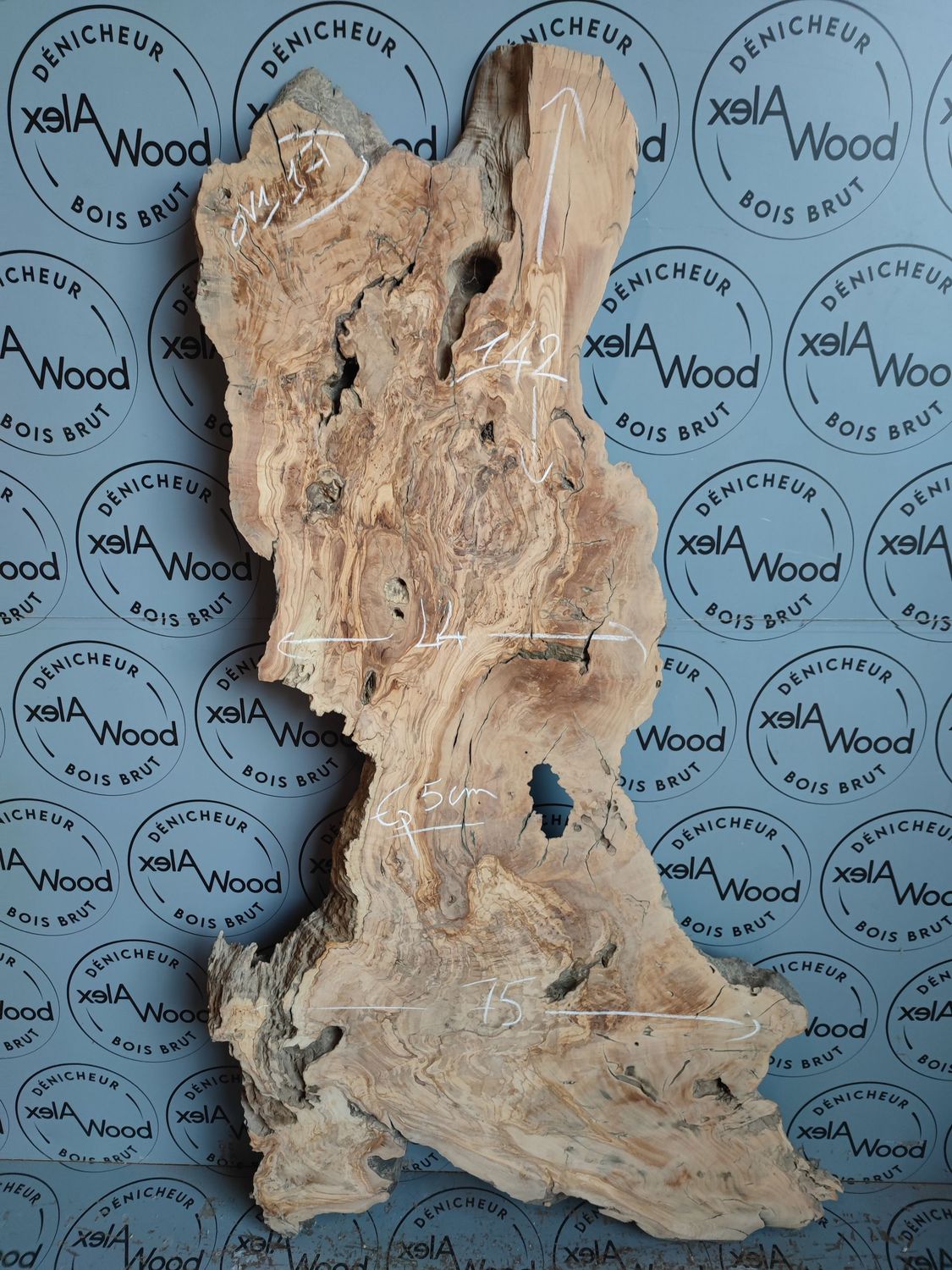 ​Plateau d’olivier massif pour table rivière