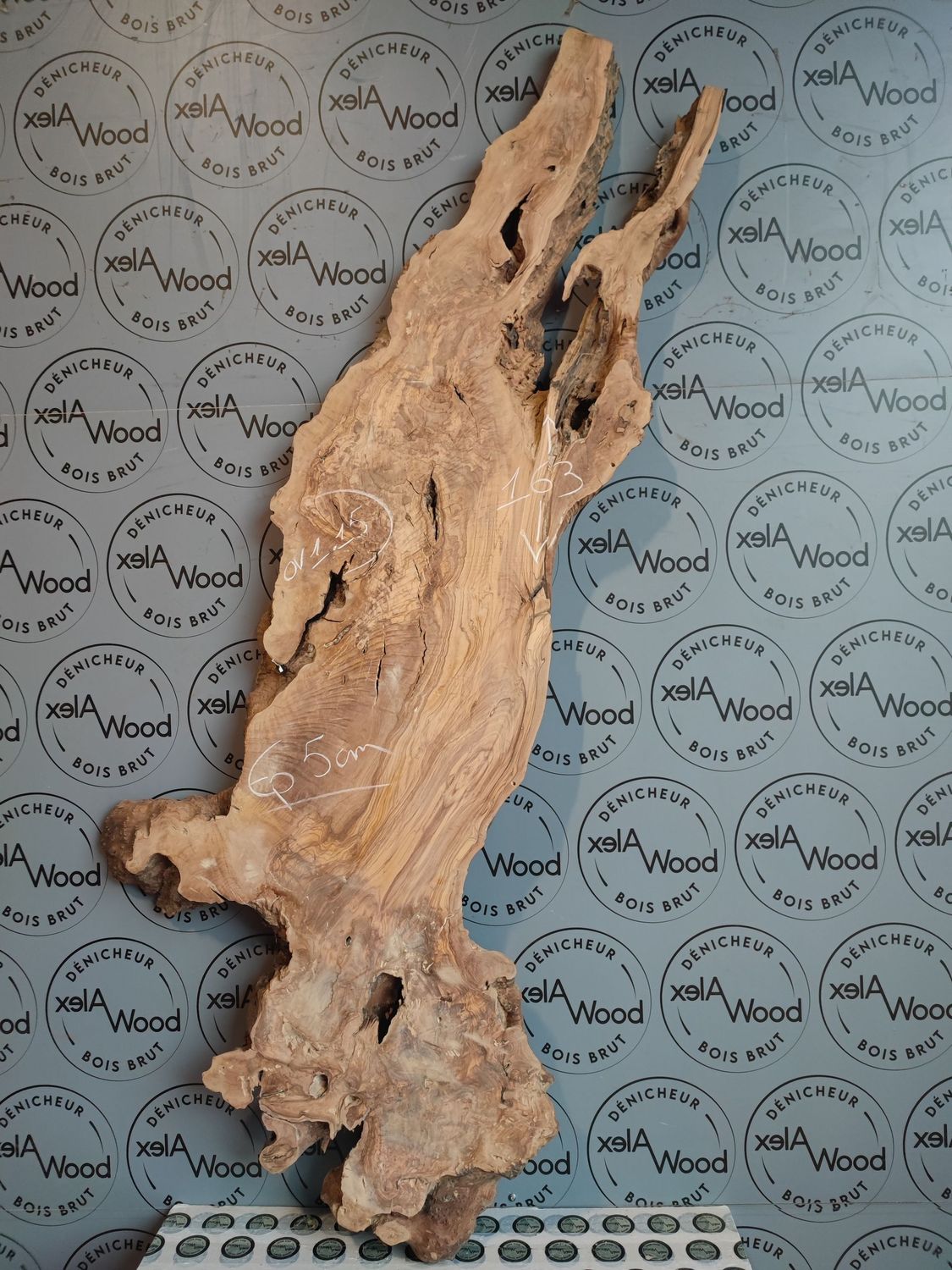 ​Plateau en bois d’olivier pour création en résine époxy