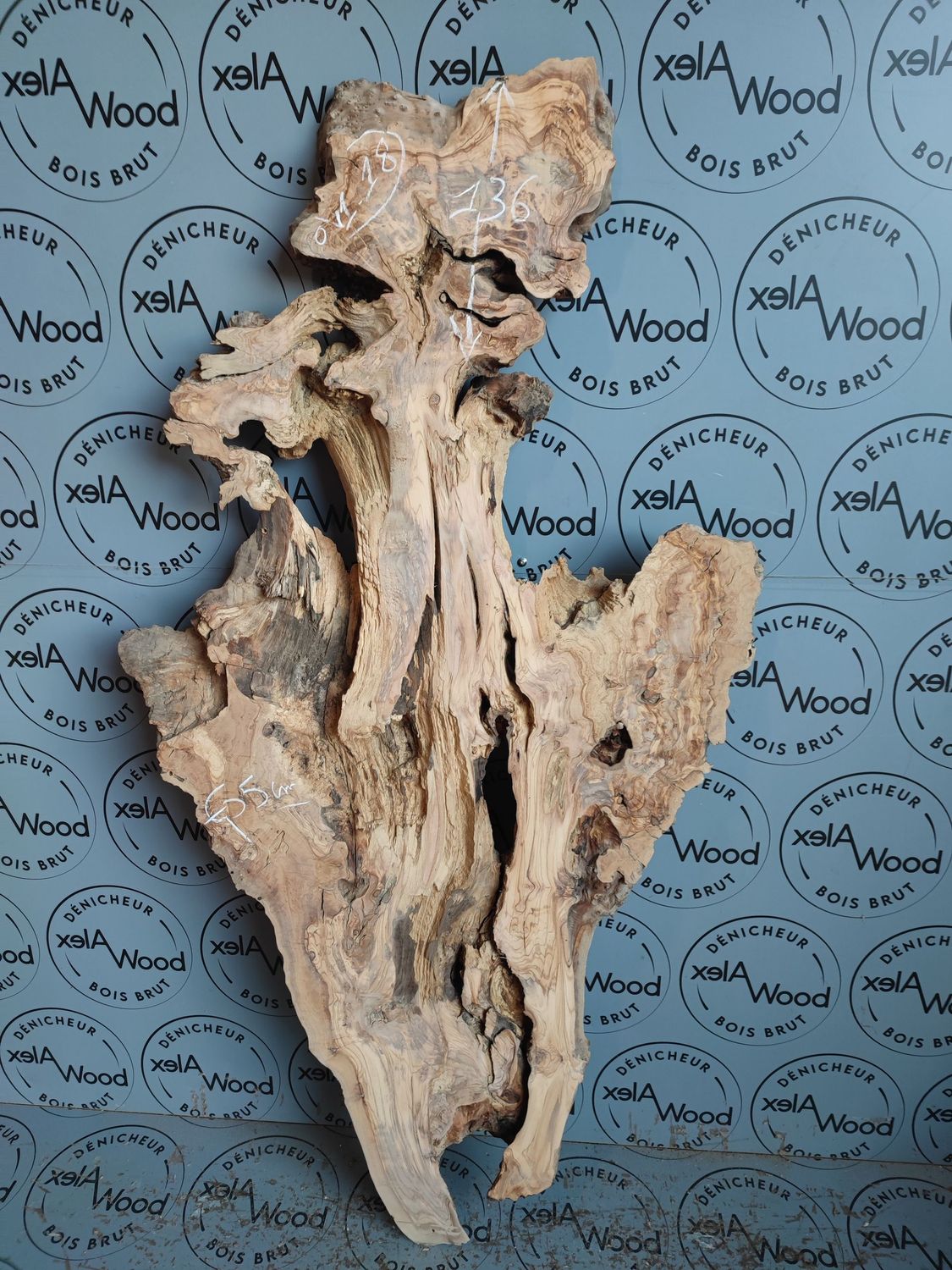 ​Plateau en bois d’olivier prêt pour résine époxy