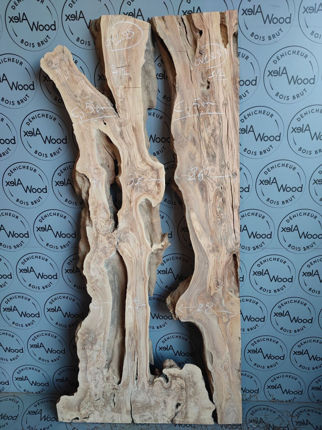 ​Lot de 2 plateaux en bois d’olivier pour table résine